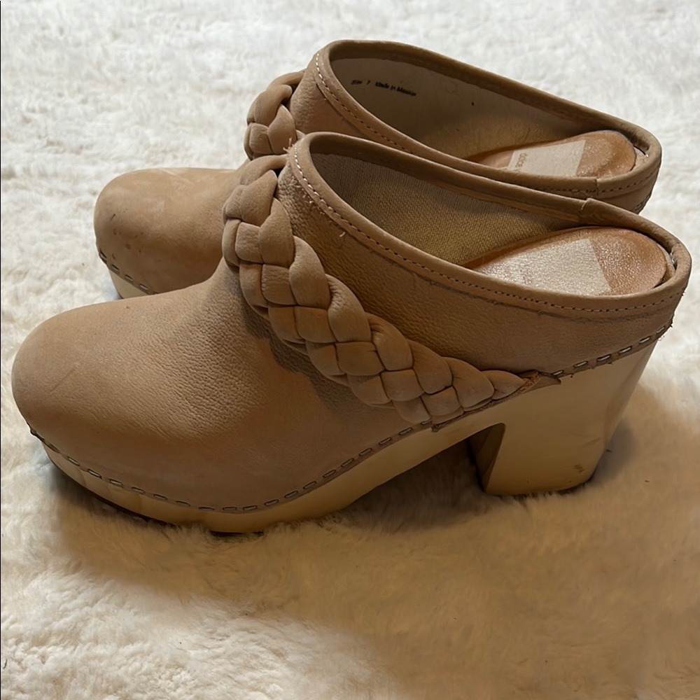 Women's Tan Braided Clogs